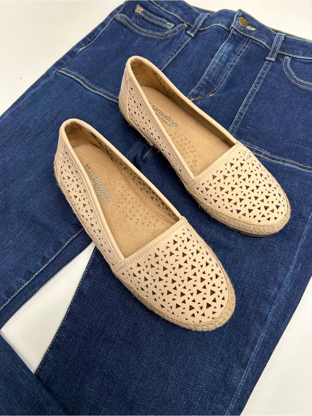Naturalizer Beige Slip-On Flats Size 7M - Picture 6 of 9